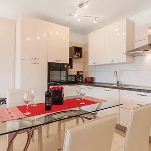 Apartment Dubravka Near The Sandy, Medulin